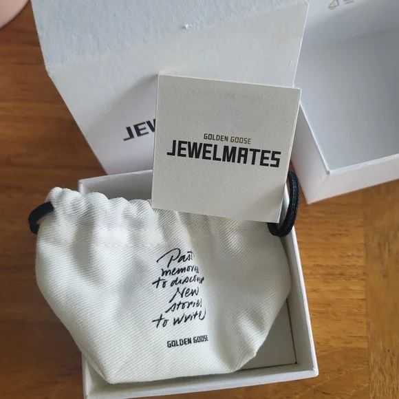 NIB ✨️Golden Goose Lace Lock Star Pin In Antique Gold Gorgeous✨️ - Picture 10 of 14